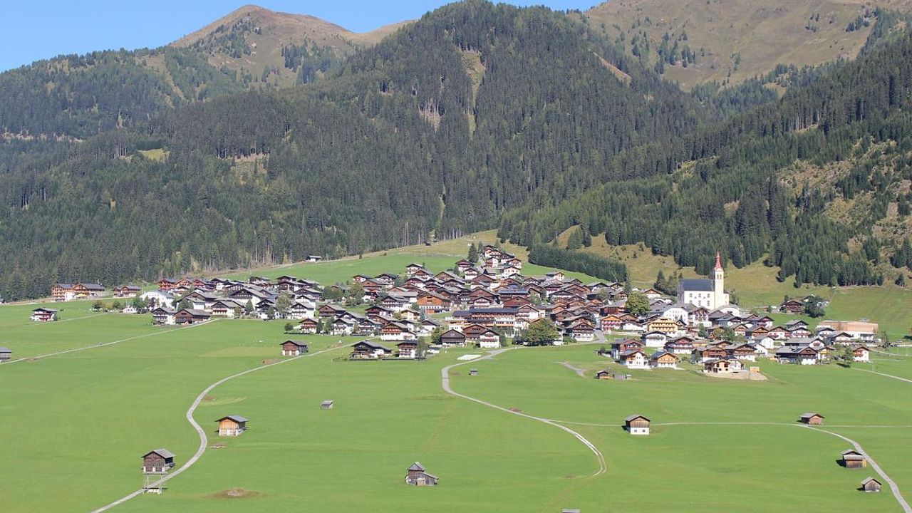 Obertilliach von Süden betrachtet Obertilliach von Süden betrachtet